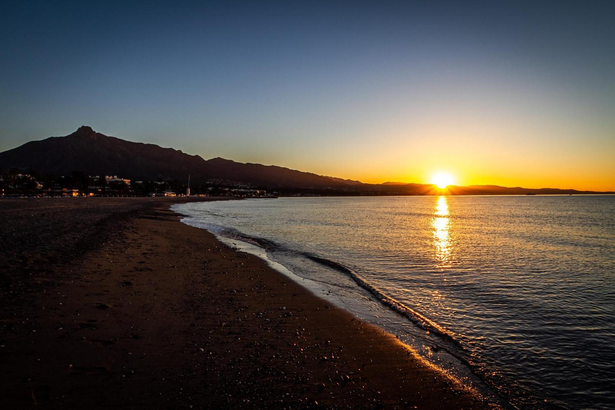 Marbella Banus Suites - Lily Playas Del Duque Banus Beach Apartment Ngoại thất bức ảnh