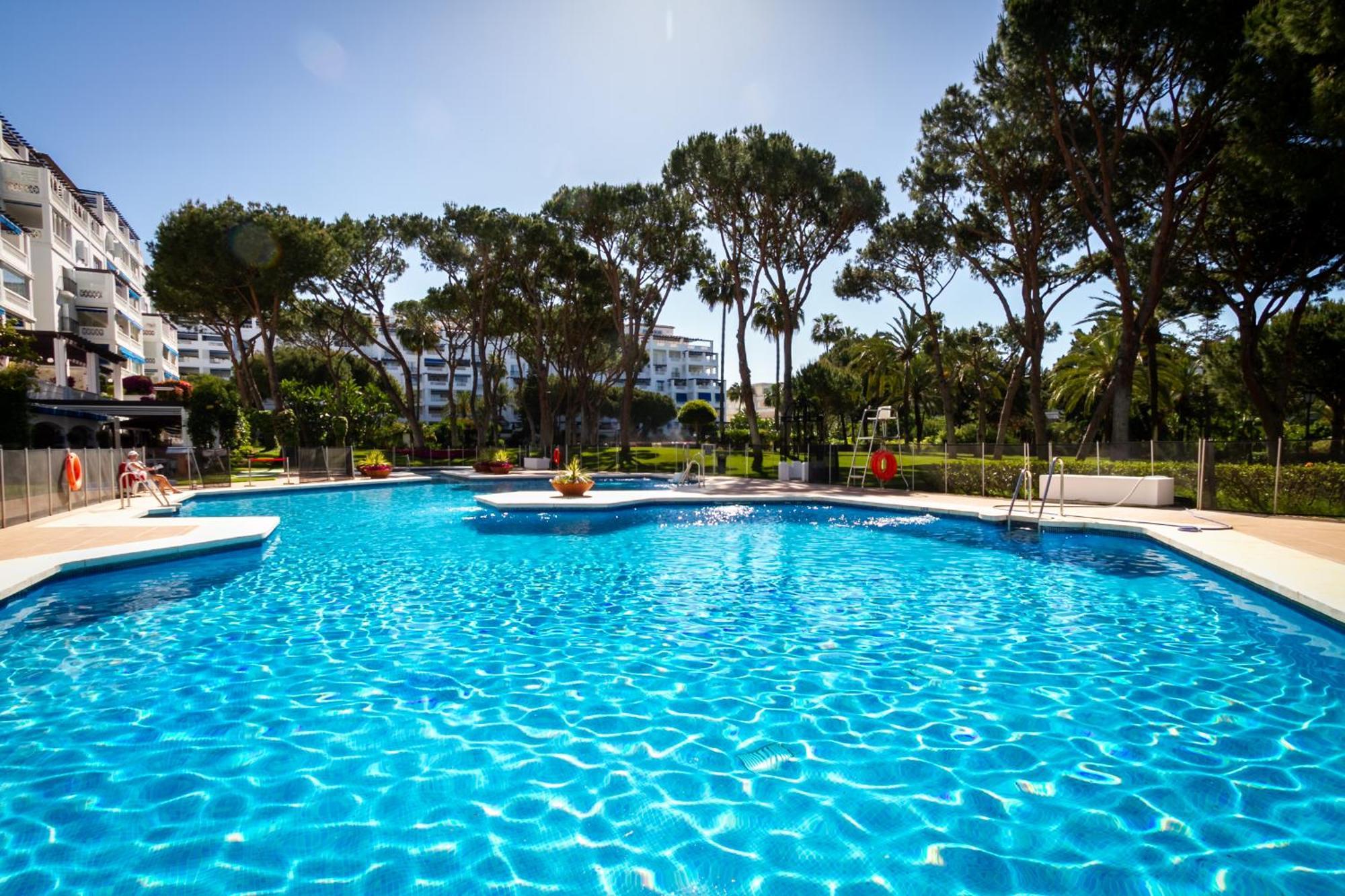 Marbella Banus Suites - Lily Playas Del Duque Banus Beach Apartment Ngoại thất bức ảnh